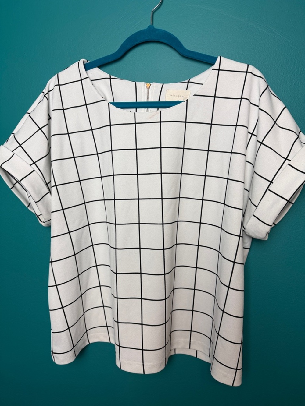 Willow & Clay White Grid Short Sleeve Tee